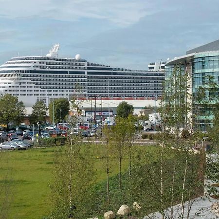 The Greenwich - Two Bedroom Apartment With Parking, Close To Ferry Terminals سوثامبتون المظهر الخارجي الصورة