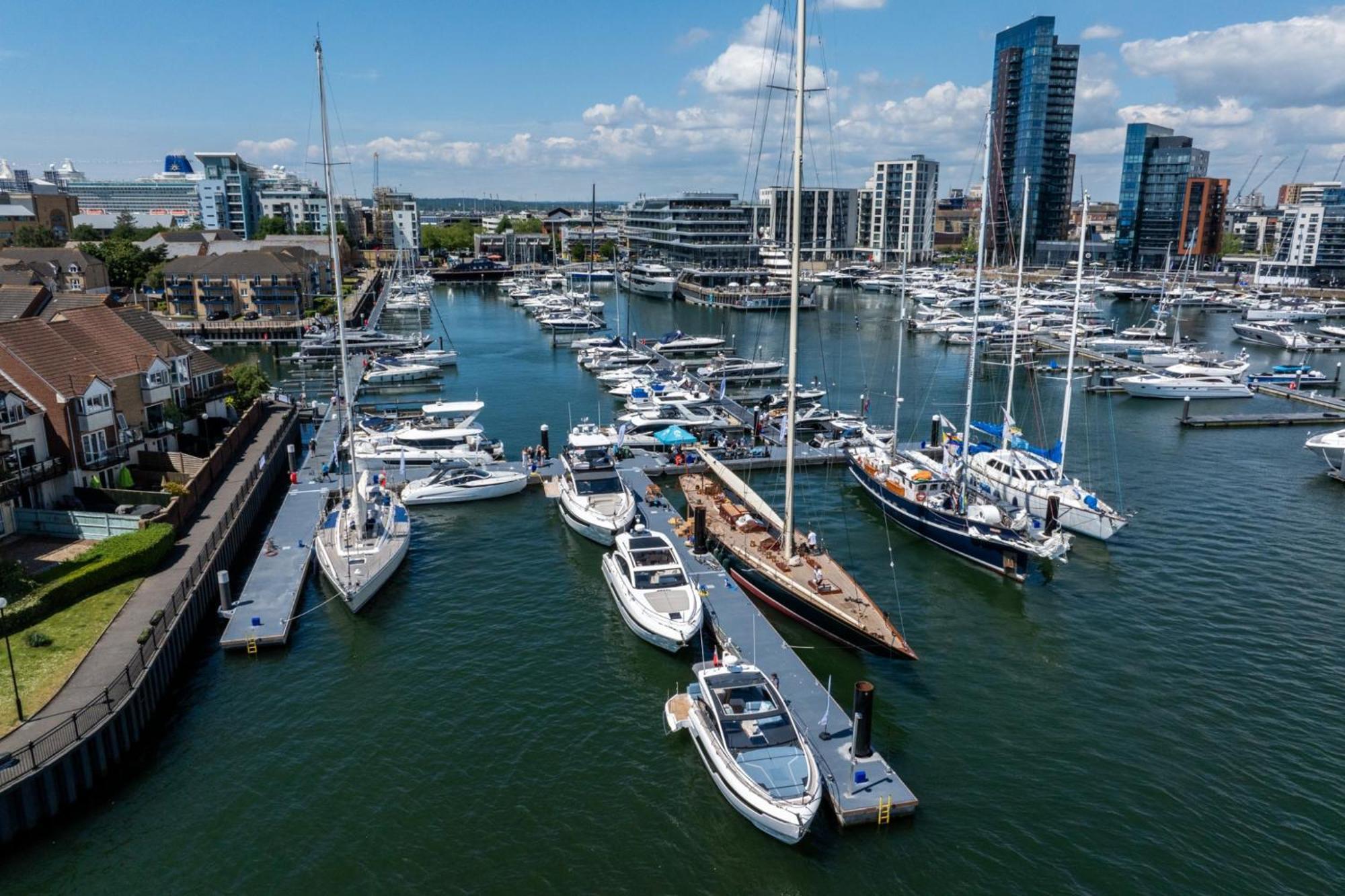 The Greenwich - Two Bedroom Apartment With Parking, Close To Ferry Terminals سوثامبتون المظهر الخارجي الصورة