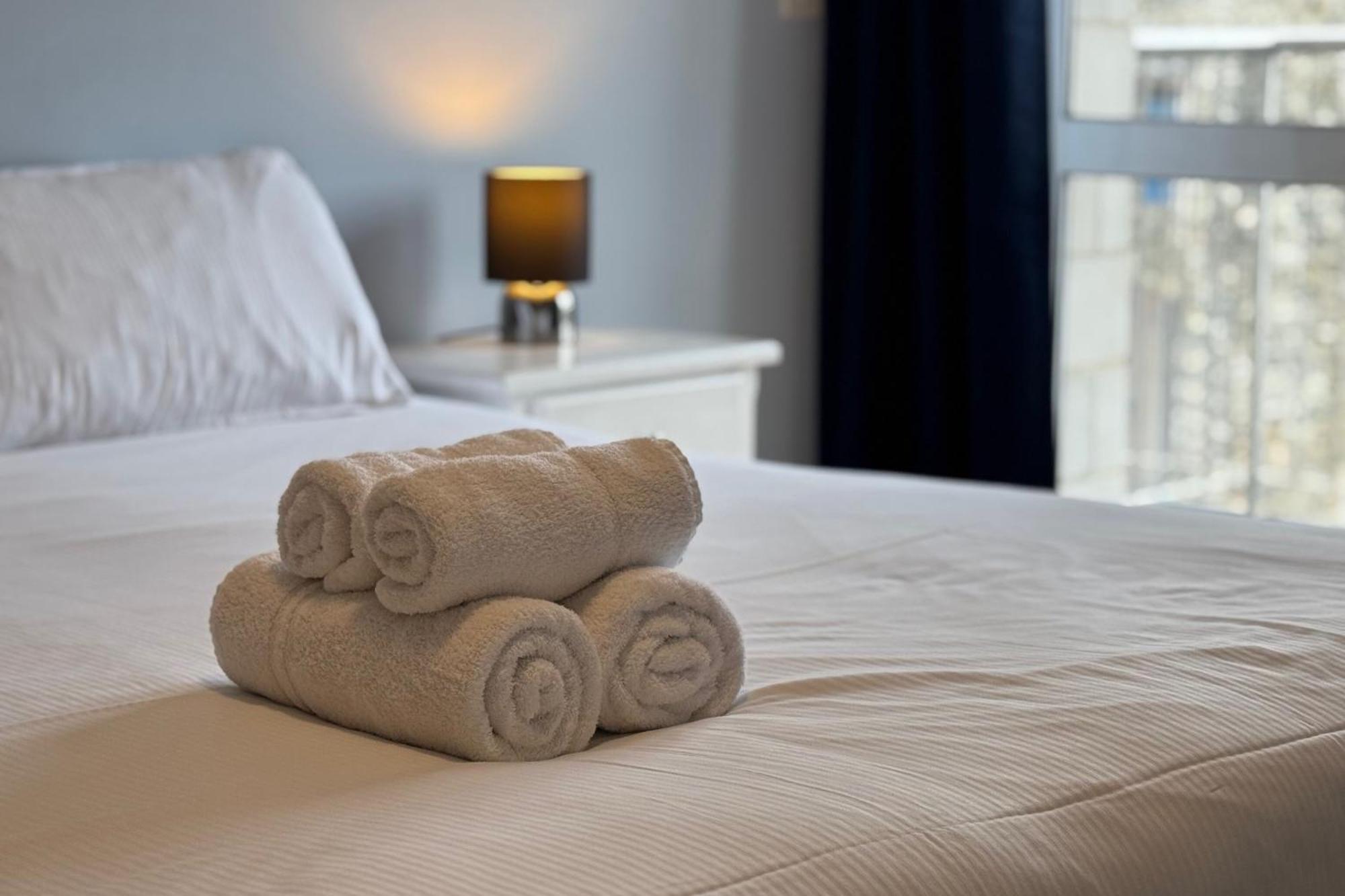 The Greenwich - Two Bedroom Apartment With Parking, Close To Ferry Terminals سوثامبتون المظهر الخارجي الصورة